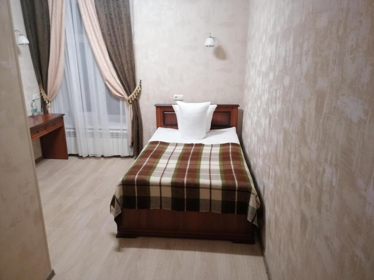 Centralnyi Hotel Полтава Экстерьер фото